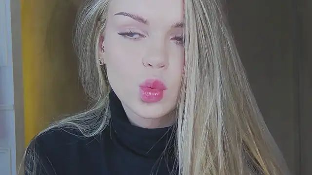 Snapshot of MarilynNova chatting on March 2026 04:17:02 AM MarilynNova online show from March 2026 04:17:02 AM