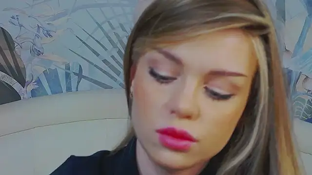 Snapshot of MarilynNova chatting on March 2026 05:01:02 AM MarilynNova online show from March 2026 05:01:02 AM