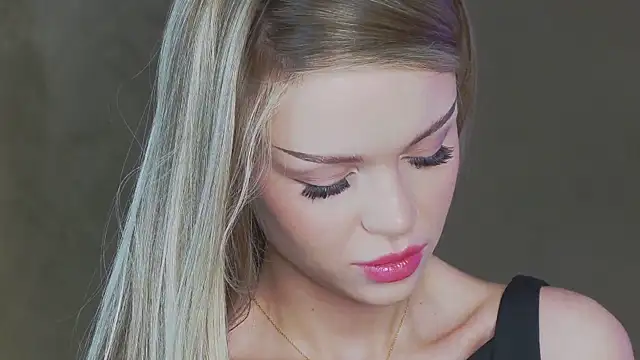 Snapshot of MarilynNova chatting on April 2026 04:28:01 AM MarilynNova online show from April 2026 04:28:01 AM