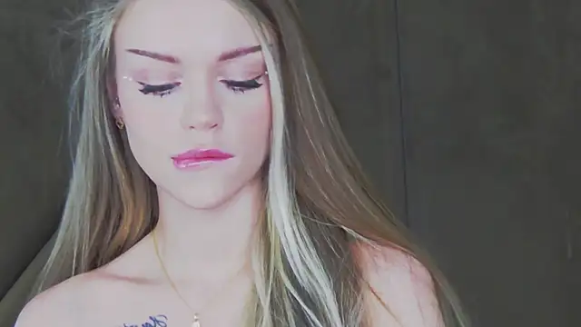 Snapshot of MarilynNova chatting on April 2026 04:40:01 AM MarilynNova online show from April 2026 04:40:01 AM