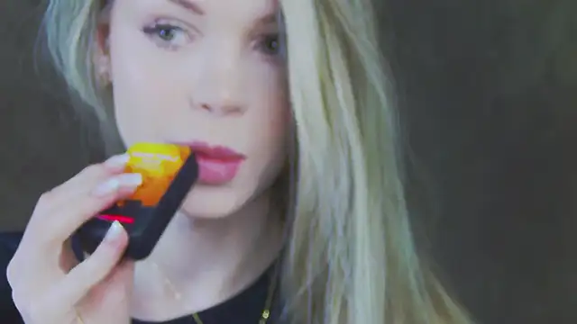 Snapshot of MarilynNova chatting on May 2026 04:28:02 AM MarilynNova online show from May 2026 04:28:02 AM