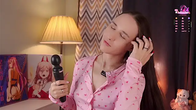 Snapshot of MaudAle chatting on November 2025 01:19:02 AM MaudAle online show from November 2025 01:19:02 AM