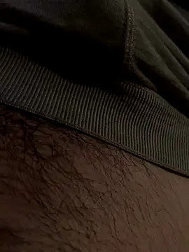 Snapshot of MuzzyFacing chatting on November 2025 10:33:02 PM MuzzyFacing online show from November 2025 10:33:02 PM