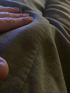 Snapshot of MuzzyFacing chatting on November 2025 09:13:02 AM MuzzyFacing online show from November 2025 09:13:02 AM