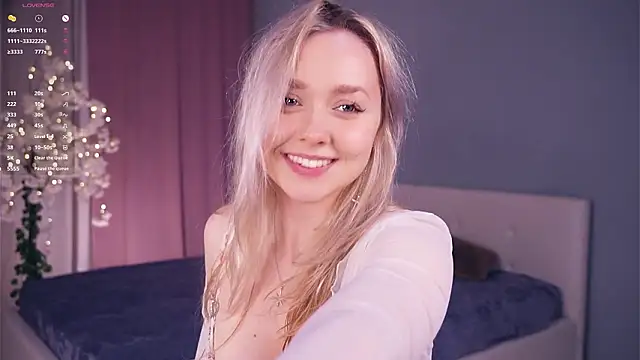 Snapshot of AccaCroyle chatting on March 2026 06:33:01 PM AccaCroyle online show from March 2026 06:33:01 PM