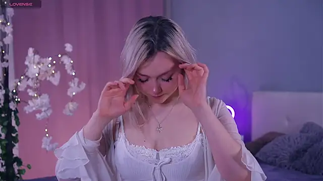 Snapshot of AccaCroyle chatting on April 2026 08:02:02 PM AccaCroyle online show from April 2026 08:02:02 PM