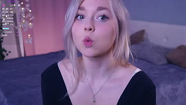 Snapshot of AccaCroyle chatting on April 2026 06:02:01 PM AccaCroyle online show from April 2026 06:02:01 PM