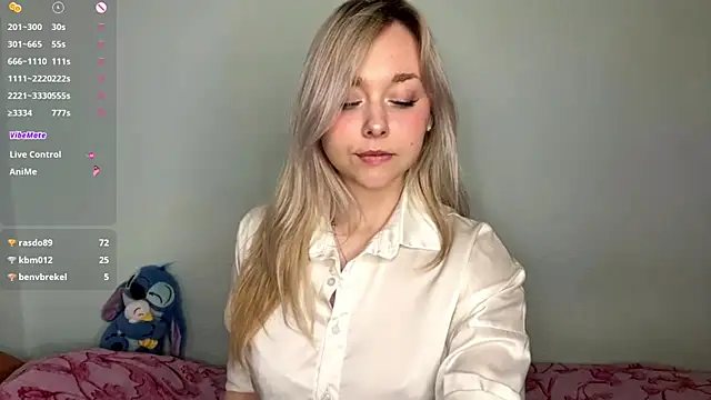 Snapshot of AccaCroyle chatting on April 2026 04:59:02 PM AccaCroyle online show from April 2026 04:59:02 PM