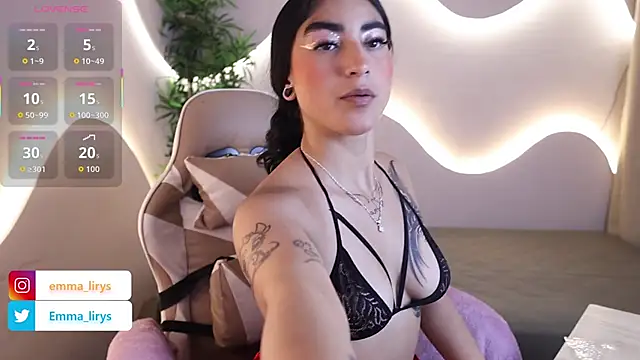 Snapshot of Emma_and_Issac chatting on November 2025 04:57:02 AM Emma and Issac online show from November 2025 04:57:02 AM