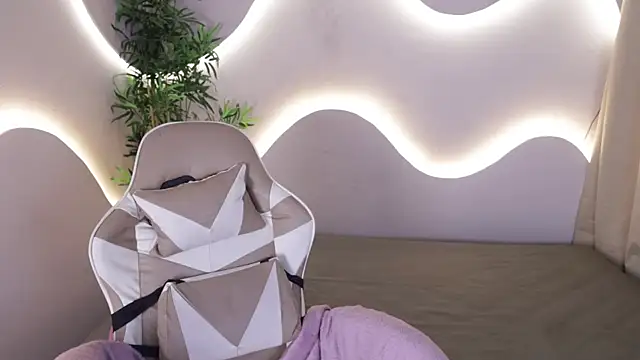 Snapshot of Emma_and_Issac chatting on November 2025 04:26:02 AM Emma and Issac online show from November 2025 04:26:02 AM