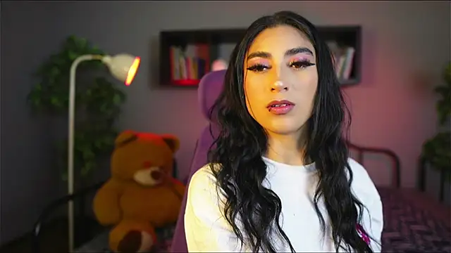 Snapshot of Emma_and_Issac chatting on December 2025 04:09:01 AM Emma and Issac online show from December 2025 04:09:01 AM