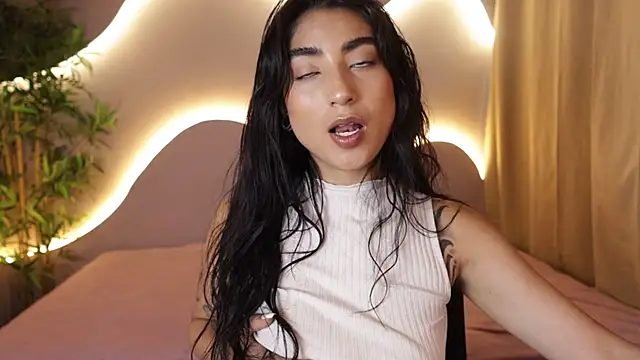 Emma and Issac online show from March 2026 08:24:02 PM