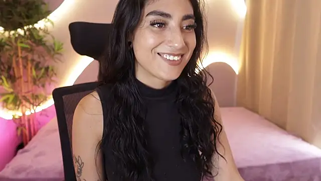 Emma and Issac online show from April 2026 09:02:01 PM