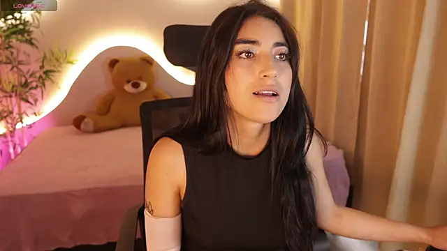 Emma and Issac online show from April 2026 09:40:02 PM