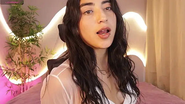 Emma and Issac online show from April 2026 10:11:02 PM