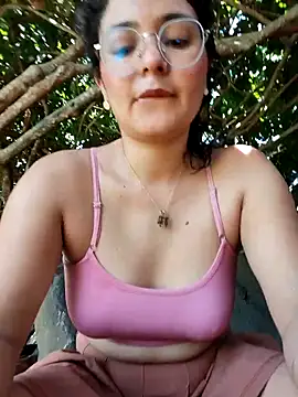 Lily-o online show from November 2025 03:25:01 PM