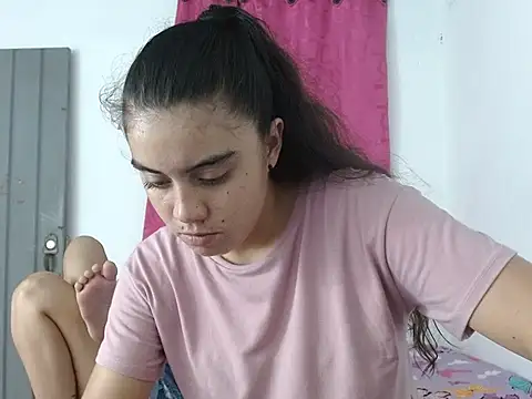 Snapshot of Arieeel_09 chatting on November 2025 07:52:02 PM Arieeel 09 online show from November 2025 07:52:02 PM