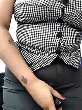 Snapshot of AMATISTA__16 chatting on April 2026 12:32:02 PM AMATISTA 16 online show from April 2026 12:32:02 PM