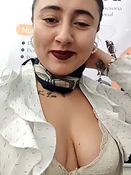 Snapshot of AMATISTA__16 chatting on April 2026 12:32:02 PM AMATISTA 16 online show from April 2026 12:32:02 PM