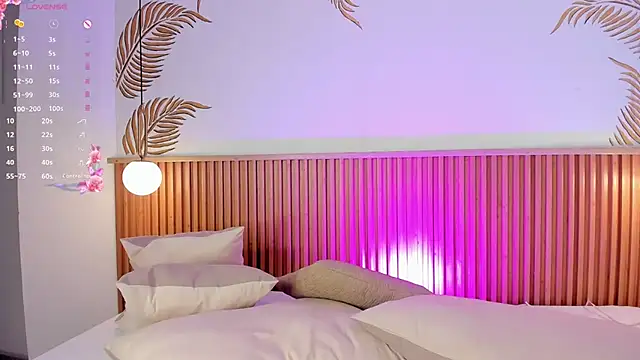 Valleriie  online show from December 2025 02:56:01 PM