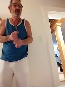 Snapshot of FoxnMouse chatting on April 2026 11:10:01 PM FoxnMouse online show from April 2026 11:10:01 PM