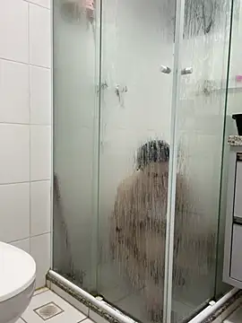 yumi-hot online show from April 2026 04:52:01 PM