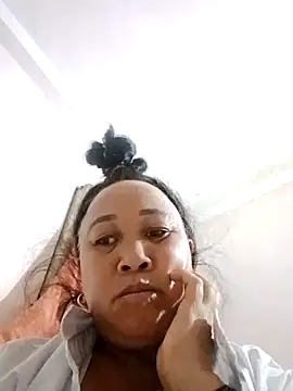 Mamapm20 online show from October 2025 07:33:01 PM