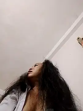 Mamapm20 online show from October 2025 08:18:01 PM