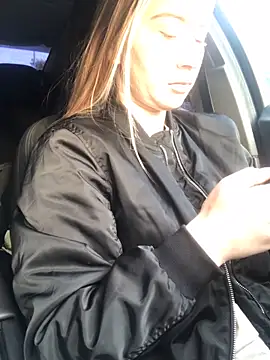 Reina Cummings online show from September 2025 04:49:02 AM