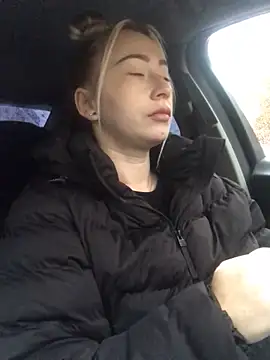 Reina Cummings online show from October 2025 05:04:02 AM