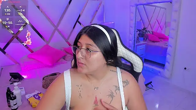 Snapshot of megann__up chatting on March 2026 03:22:02 AM megann up online show from March 2026 03:22:02 AM