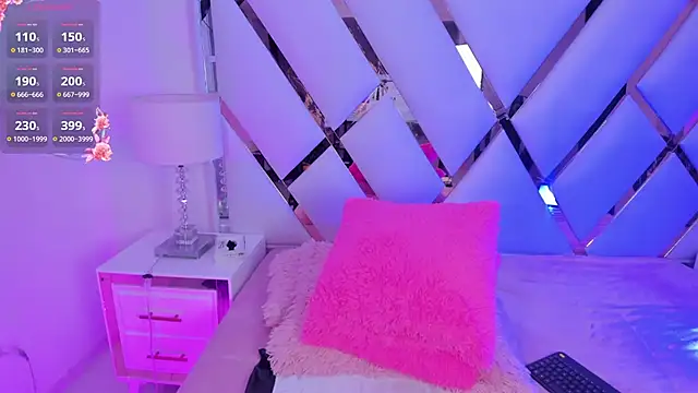 Snapshot of megann__up chatting on March 2026 08:19:01 AM megann up online show from March 2026 08:19:01 AM