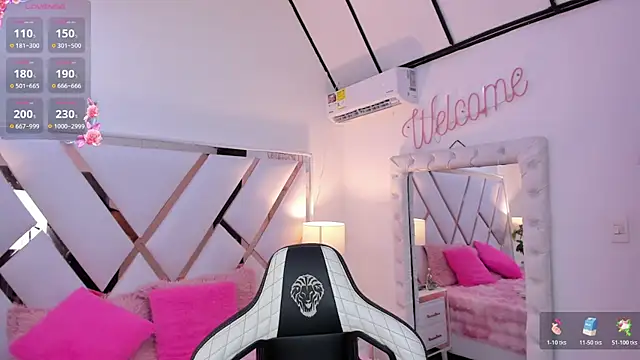 Snapshot of megann__up chatting on April 2026 08:53:01 PM megann up online show from April 2026 08:53:01 PM