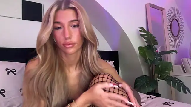 KENNIEXROSE online show from February 2026 11:01:02 PM