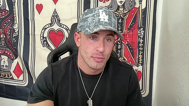 brettmycles28 online show from November 2025 05:05:02 PM