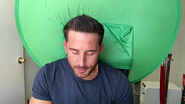 Snapshot of brettmycles28 chatting on May 2026 09:23:02 PM brettmycles28 online show from May 2026 09:23:02 PM