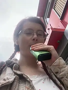 Snapshot of raen001 chatting on April 2026 09:05:01 AM raen001 online show from April 2026 09:05:01 AM