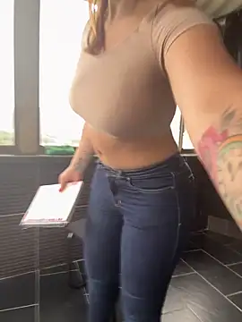 Snapshot of AlissonPeach01 chatting on September 2025 12:49:02 PM AlissonPeach01 online show from September 2025 12:49:02 PM