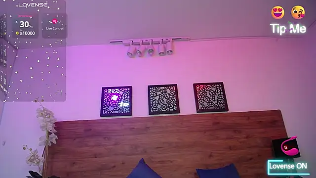 Snapshot of AlexandraCambell chatting on September 2025 08:01:02 PM AlexandraCambell online show from September 2025 08:01:02 PM