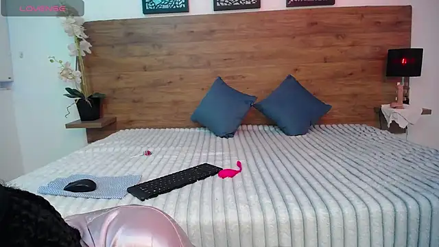 Snapshot of AlexandraCambell chatting on September 2025 08:13:02 PM AlexandraCambell online show from September 2025 08:13:02 PM