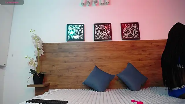 Snapshot of AlexandraCambell chatting on October 2025 07:44:02 PM AlexandraCambell online show from October 2025 07:44:02 PM