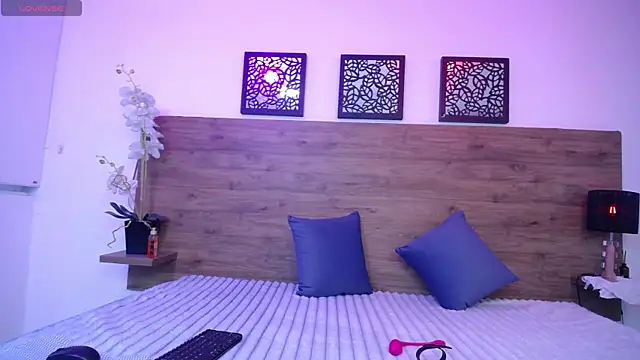 Snapshot of AlexandraCambell chatting on October 2025 07:23:01 PM AlexandraCambell online show from October 2025 07:23:01 PM