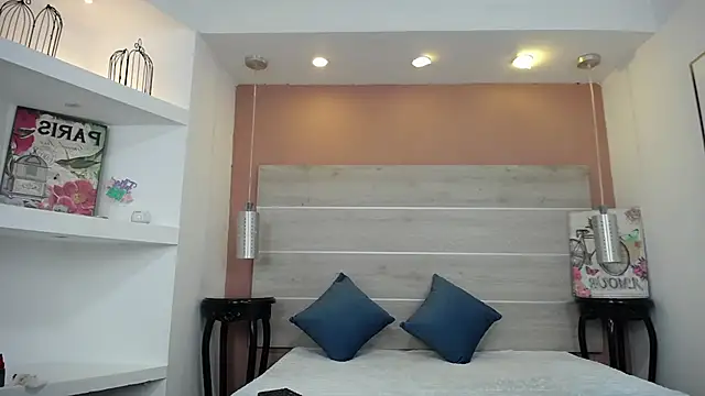 Snapshot of AlexandraCambell chatting on October 2025 11:58:02 AM AlexandraCambell online show from October 2025 11:58:02 AM