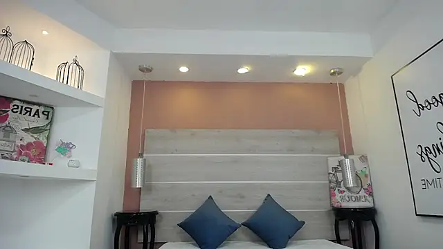 Snapshot of AlexandraCambell chatting on October 2025 11:56:02 AM AlexandraCambell online show from October 2025 11:56:02 AM