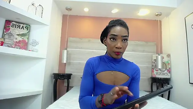 Snapshot of AlexandraCambell chatting on November 2025 12:48:02 PM AlexandraCambell online show from November 2025 12:48:02 PM