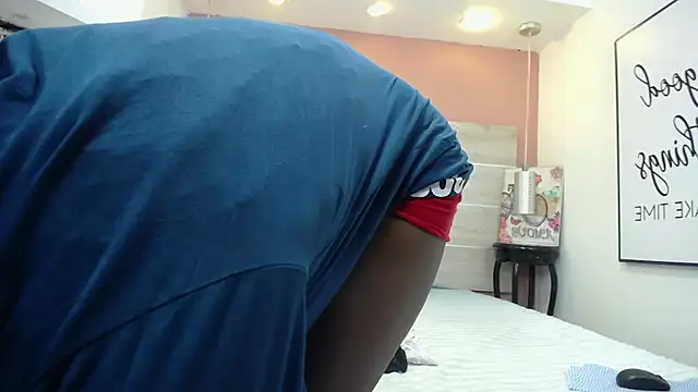 Snapshot of AlexandraCambell chatting on December 2025 07:11:02 PM AlexandraCambell online show from December 2025 07:11:02 PM