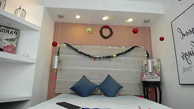 Snapshot of AlexandraCambell chatting on December 2025 11:36:02 AM AlexandraCambell online show from December 2025 11:36:02 AM