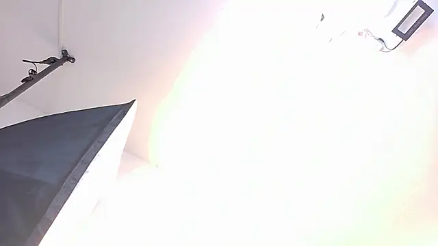 Snapshot of AlexandraCambell chatting on May 2026 07:50:02 AM AlexandraCambell online show from May 2026 07:50:02 AM