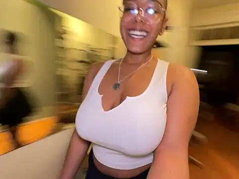 Snapshot of aliasyourfav chatting on March 2026 06:30:02 AM aliasyourfav online show from March 2026 06:30:02 AM