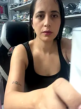 Snapshot of GiaDuque chatting on September 2025 11:24:02 AM GiaDuque online show from September 2025 11:24:02 AM